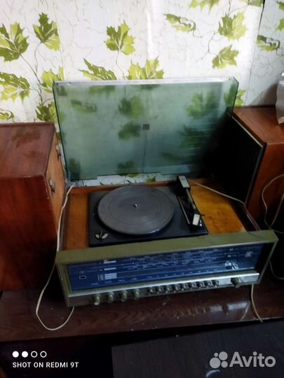 Старое радио с пластинками