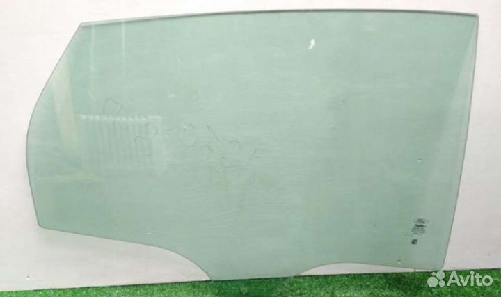 Стекло переднее с правой стороны заводское
