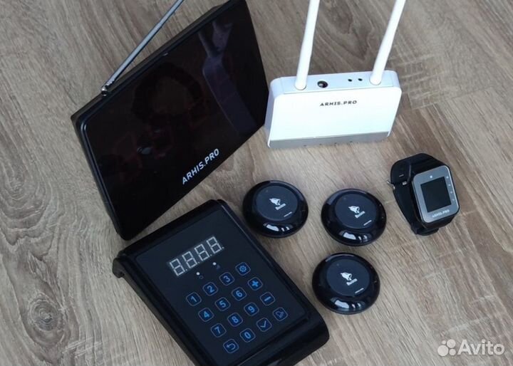 Кнопка вызова персонала и часы пейджер официанта