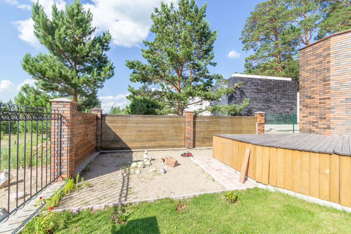 Коттедж 350 м² на участке 12 сот.