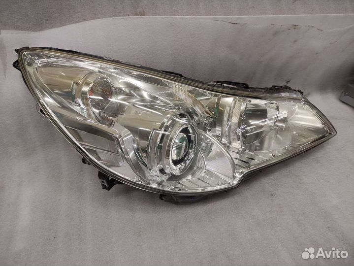 Фара передняя правая ксенон Subaru Legacy BR 2009г