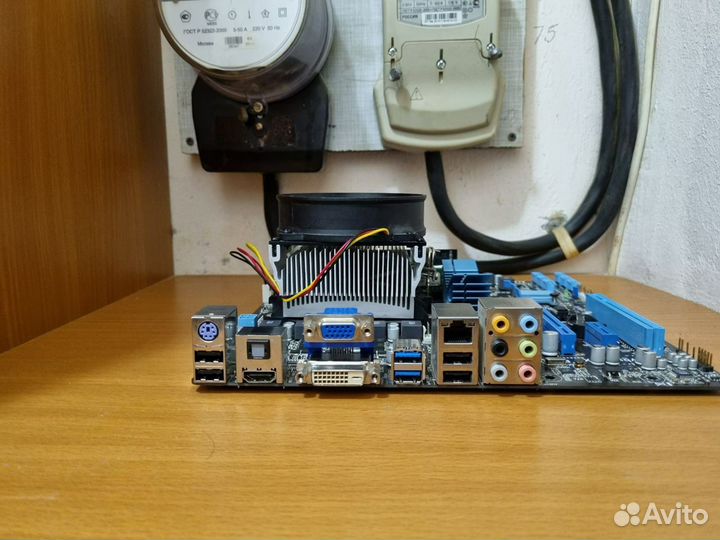 Материнская плата с процессором и памятью