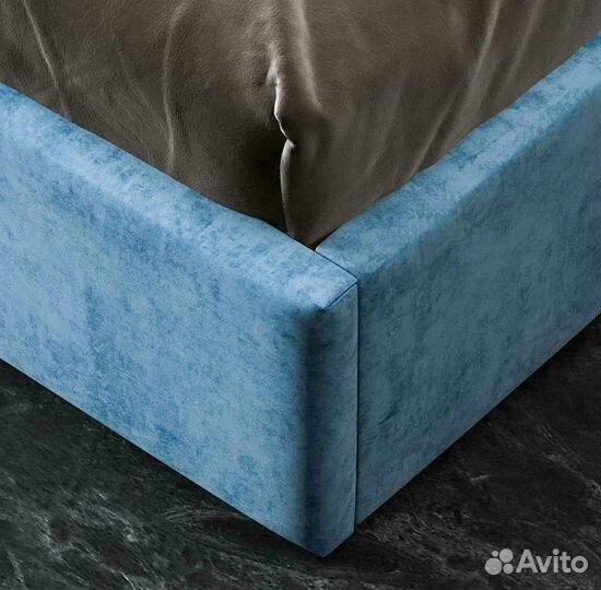 Кровать двуспальная с подъемным механизмом