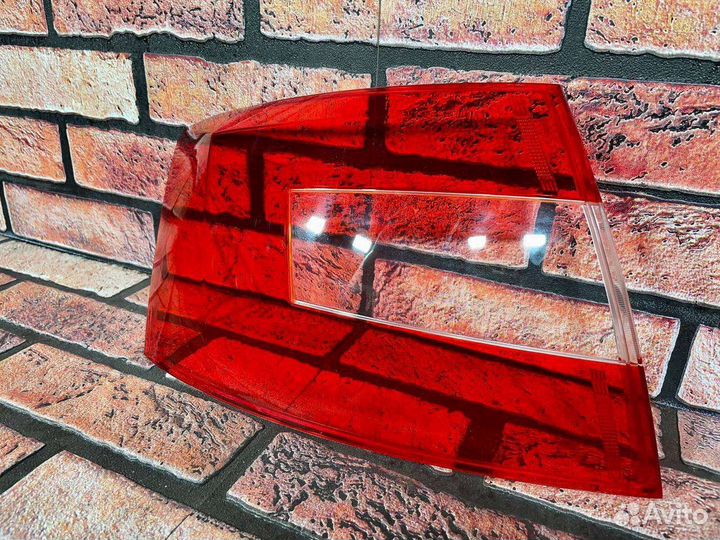 Стекло задней левой фары skoda octavia A7