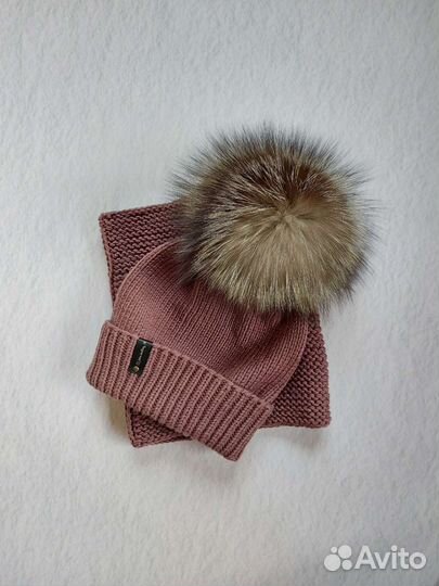 Шапка женская,с натуральным помпоном, снуд