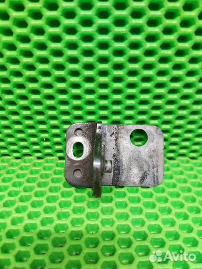 Петля двери нижняя передняя правая Audi Q7 S Line