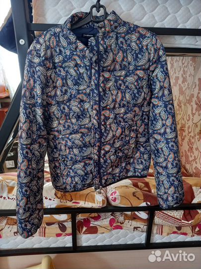 Куртки на девочку разные