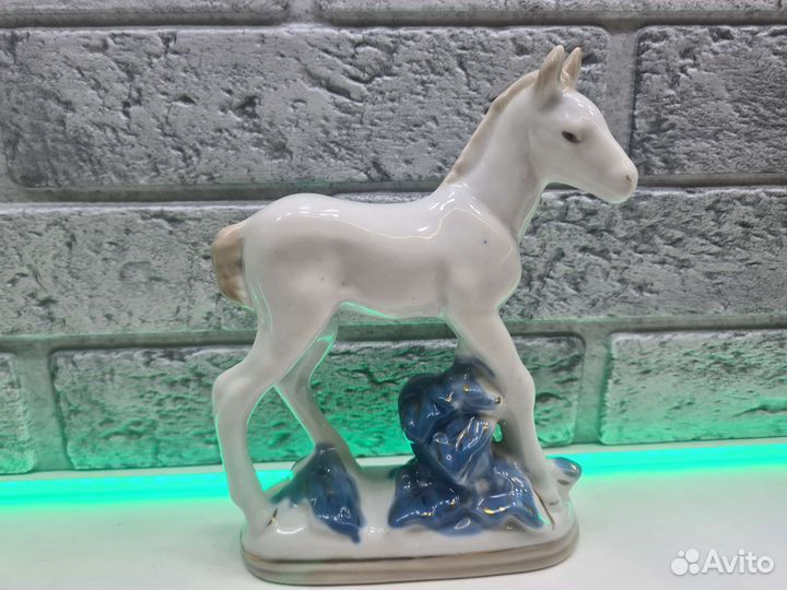 П.7195 Статуэтка Лошадь Жеребенок Гжель