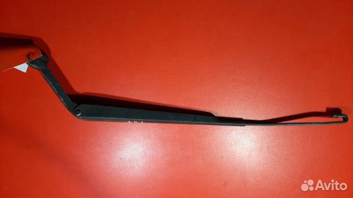 Поводок стеклоочистителя передний правый Toyota