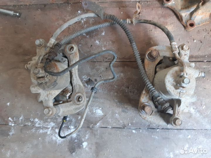 Суппорт передний правый Kia Rio 3