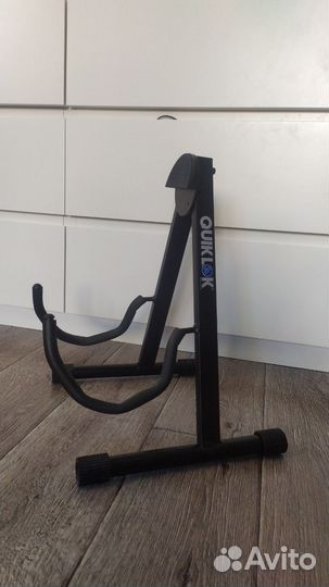 Электрогитара с комплектующим оборудованием