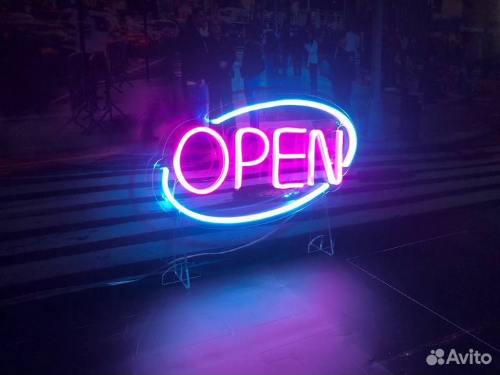 Неоновая вывеска Открыто Open