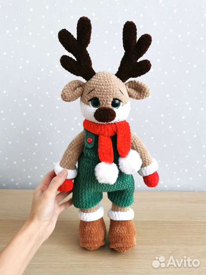 Вязаная игрушка олень