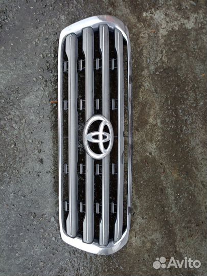 Решетка радиатора Toyota land cruiser 200