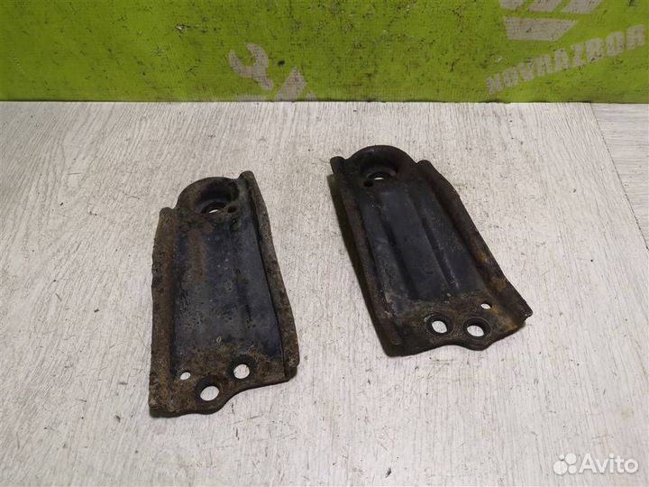 Кронштейн передней балки Ниссан Примера П11