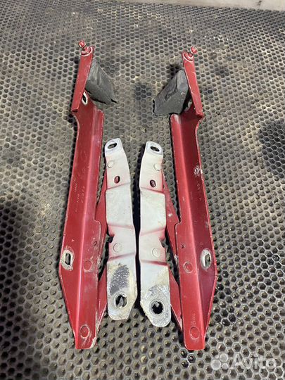 Петля капота Jeep Liberty KJ Либерти