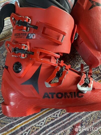Горнолыжные ботинки atomic