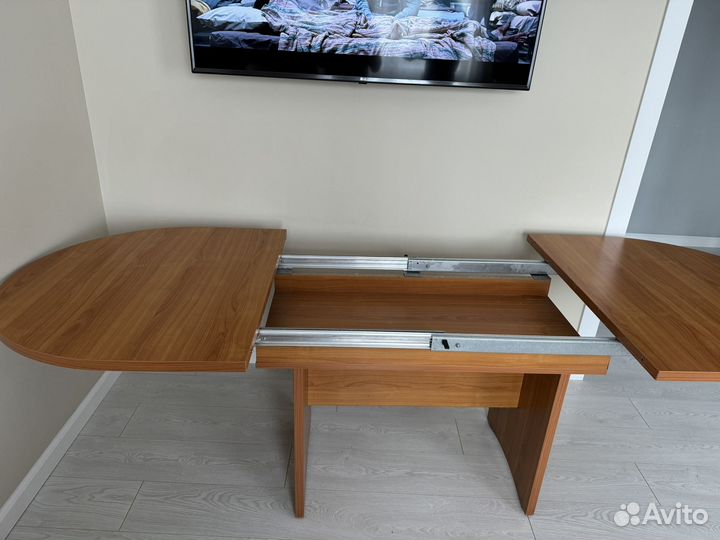 Стол кухонный