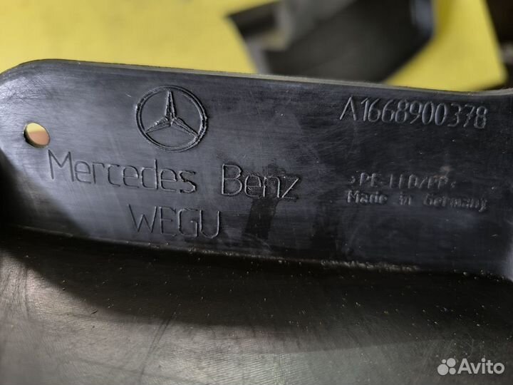 Брызговик задний правый mercedes gl