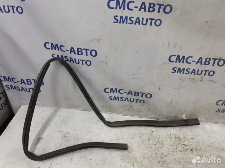 Уплотнитель панели лобового стекла Volvo S80