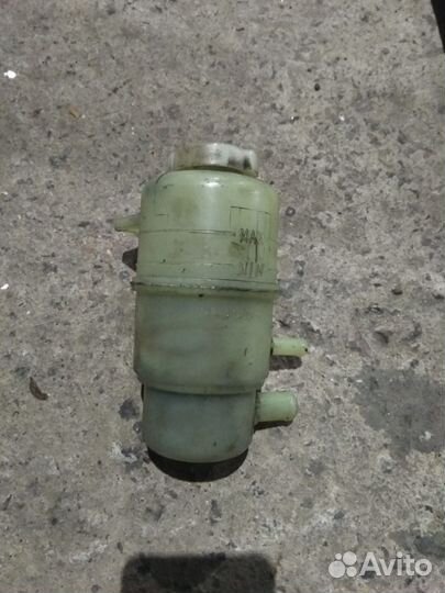 Бачок гура Митсубиси Лансер 9