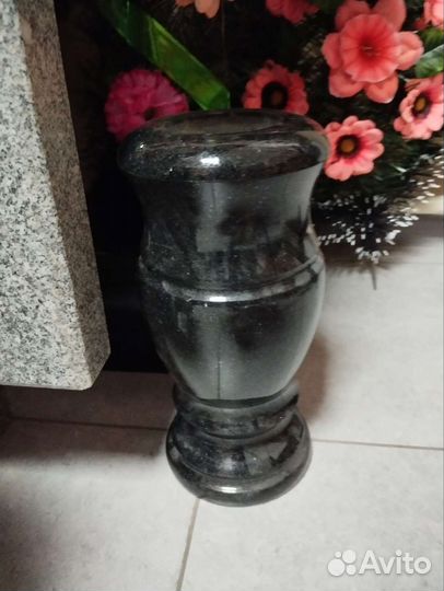 Вазы гранитные