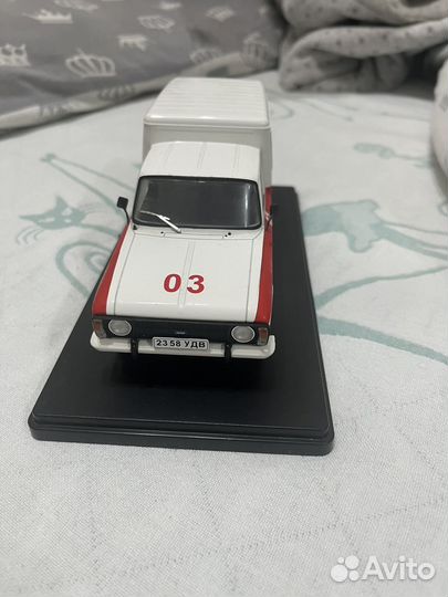 Модель автомобиля 1:24 иж москвич каблук