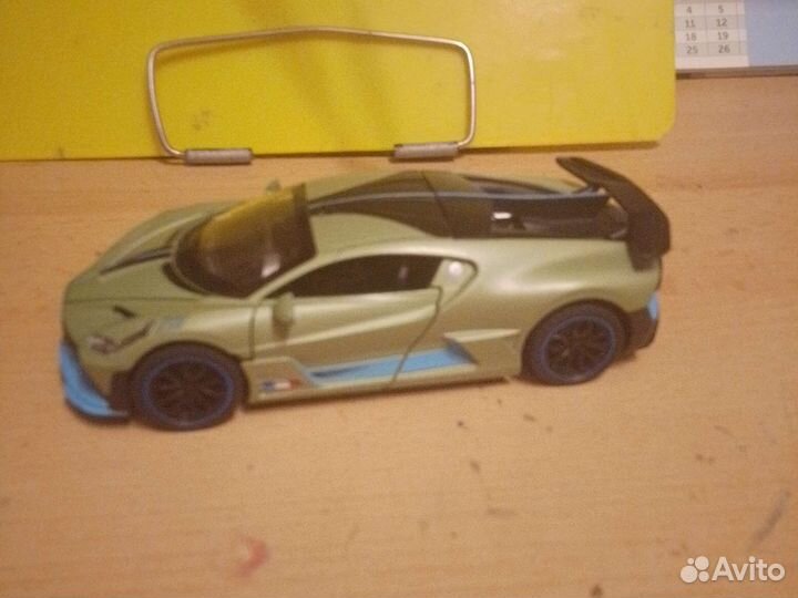 Машинка детская игрушка бугати