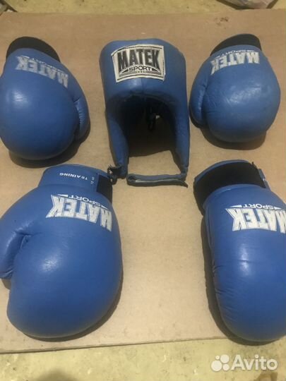 Боксерские перчатки, шлем