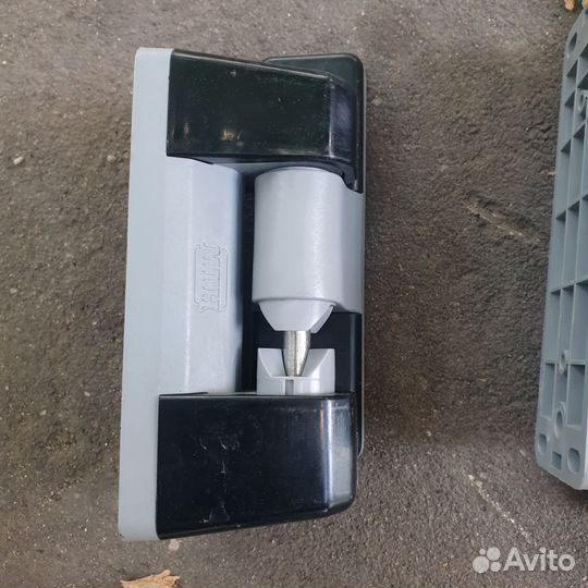 Петли для дверей морозильных камер Новые