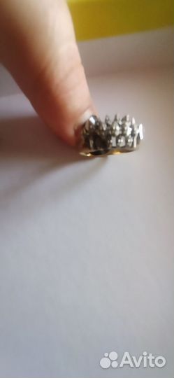 Золотое кольцо с бриллиантом