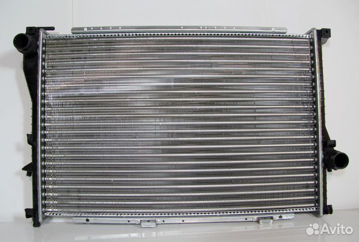Радиатор охлаждения BMW 7 E38 до рест