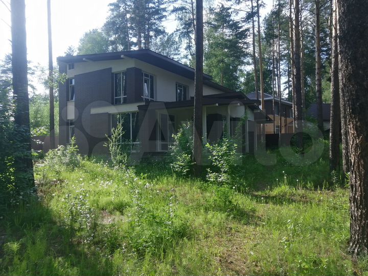 Коттедж 203 м² на участке 10 сот.