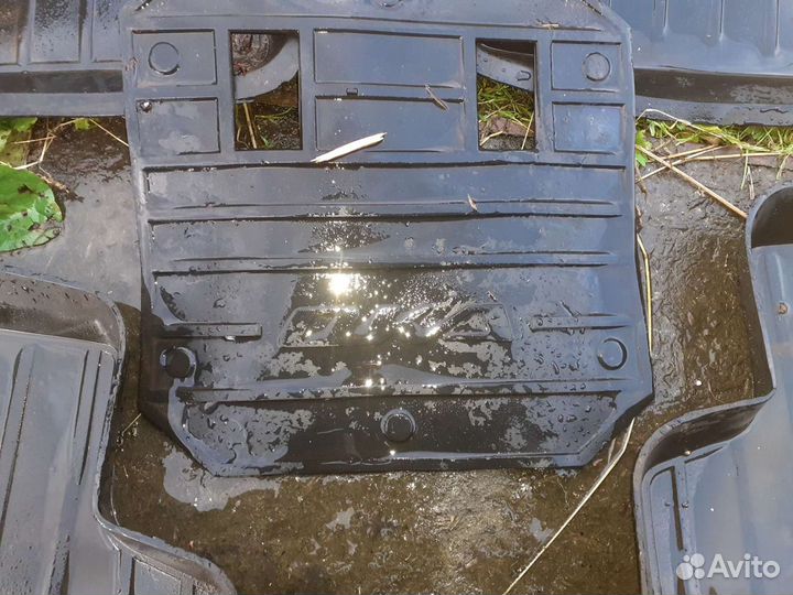 Автомобильные коврики резиновые бу. От Оки