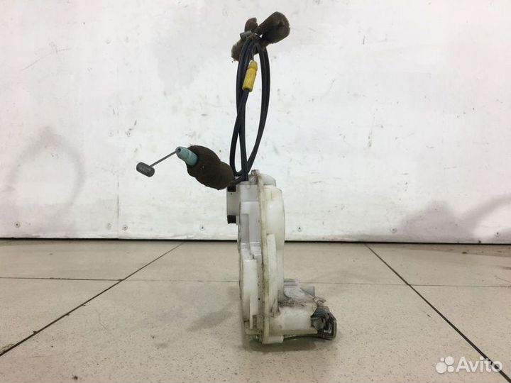 Замок двери передней левой