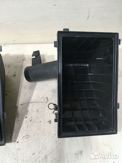 Корпус воздушного фильтра Ауди 100 С4