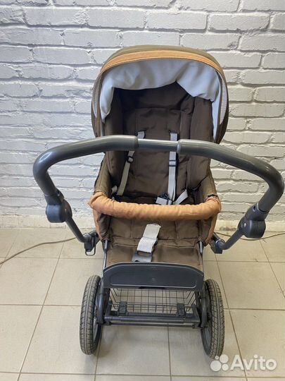 Прогулочная коляска с надувными колесами