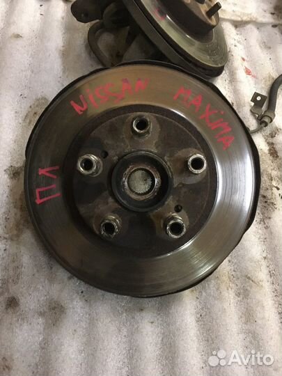 Кулак поворотный передний левый в сборе