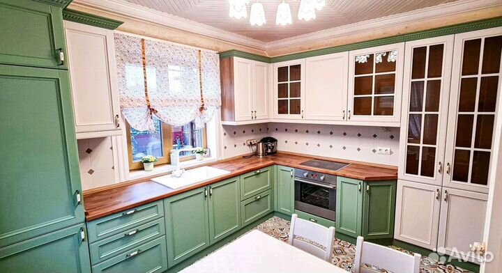 Угловая кухня в классике на заказ