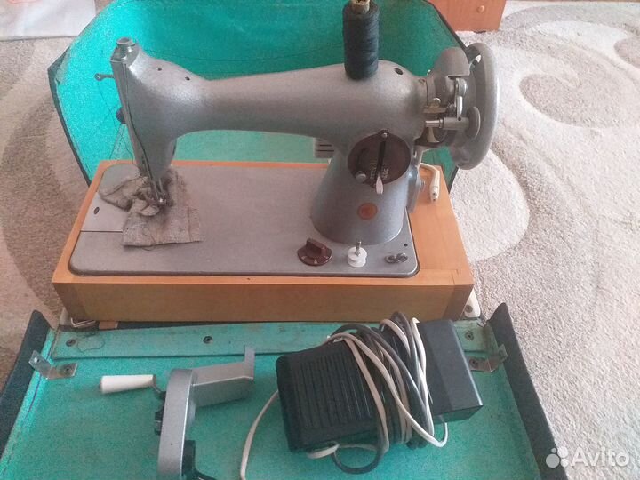 Швейная машинка Подольск с электроприводом