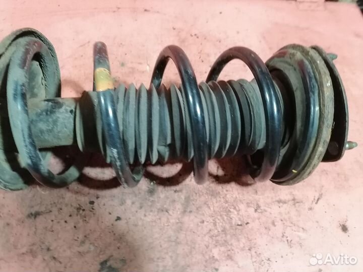 Амортизатор передний правый Suzuki Grand Vitara