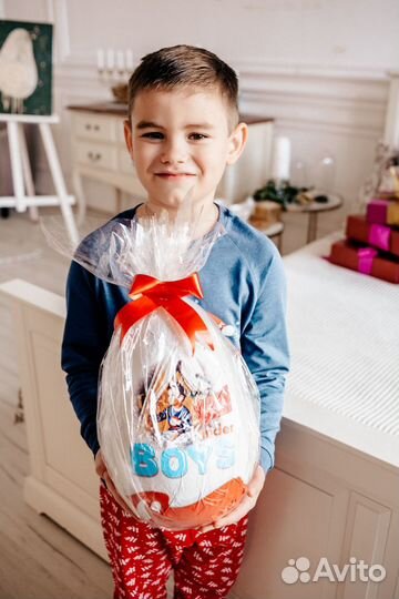 Огромное шоколадно яйцо