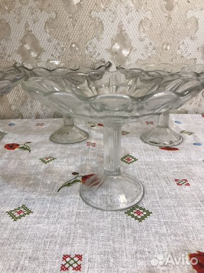 Ваза для фруктов на ножке цветное стекло СССР
