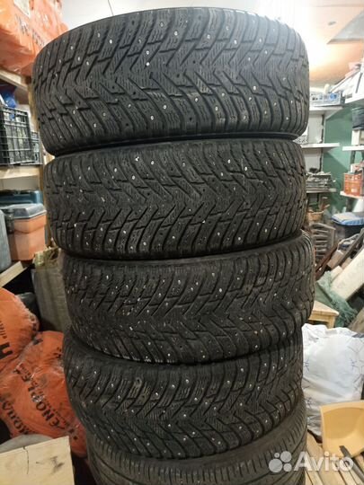 Nokian Tyres Hakkapeliitta 8 215/60 R16