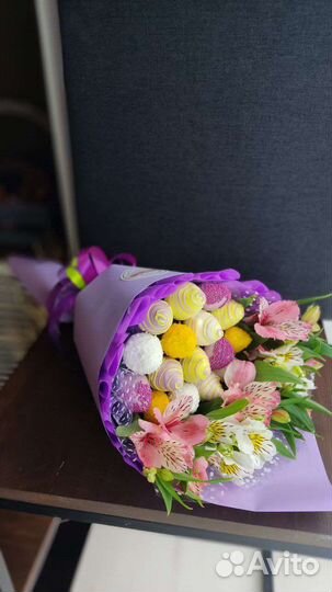 Яркий в подарок