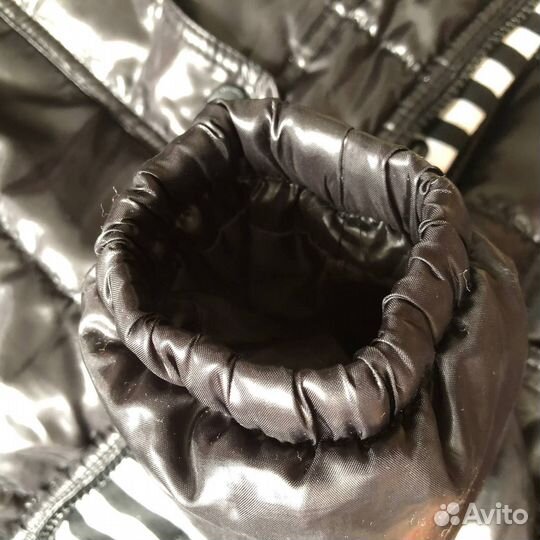 Легкая демисезонная куртка чёрного цвета