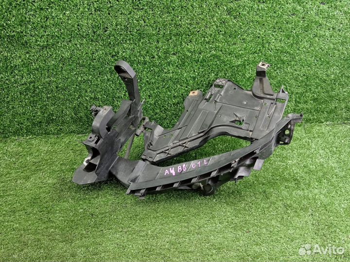 Кронштейн крепления фары левый Audi A4 B8 8K