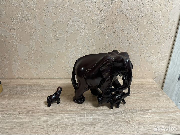 Статуэтка слон большой из красного дерева