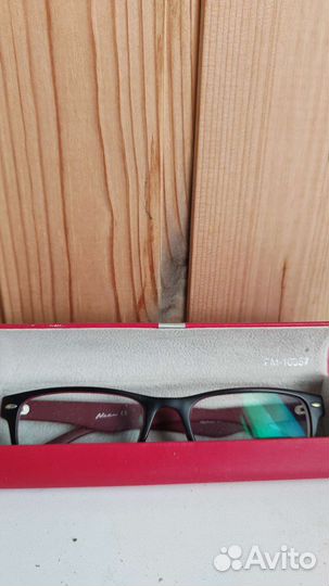 Очки с футляром на -1.5 и 0 соответственно