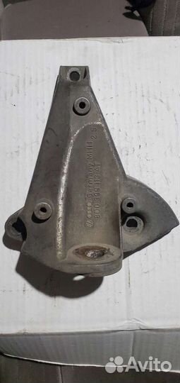 8D0399113AT Опора АКПП кронштейн Audi A6 C5